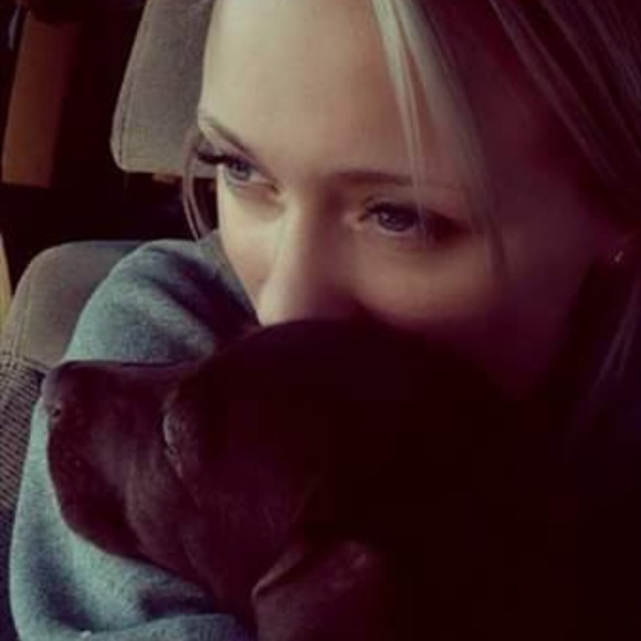 Meet your Posher, Stephanie - Picture 3 of 3